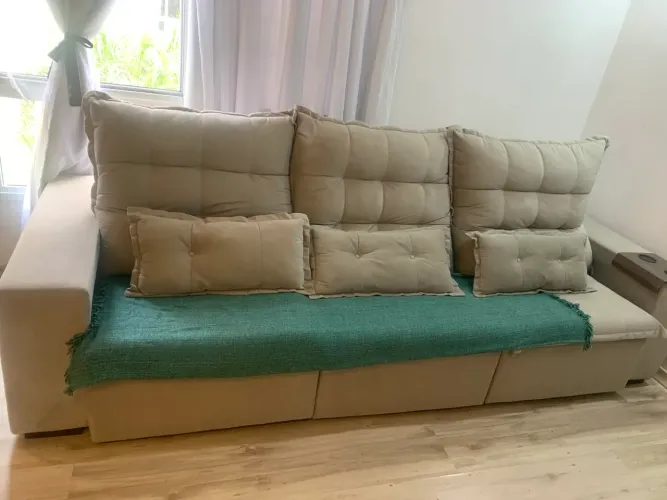 Vendo sofá retrátil e mesa de jantar 6 cadeiras sofá 1800 mesa 1000