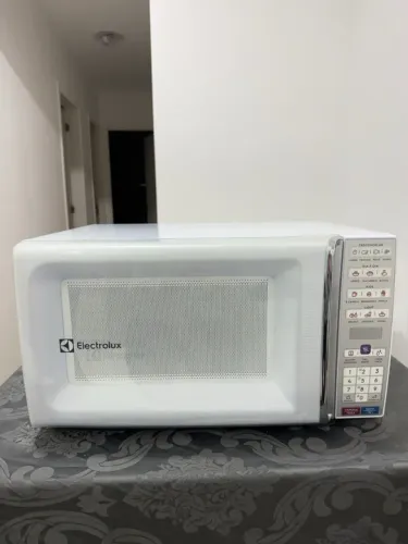 Micro-ondas Electrolux 34 Litros semi-novo 127V funcionando perfeitamente.