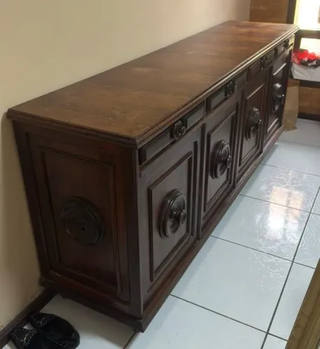 BALCÃO BUFFET CLÁSSICO EM MADEIRA DE LEI DOS ANOS 50.