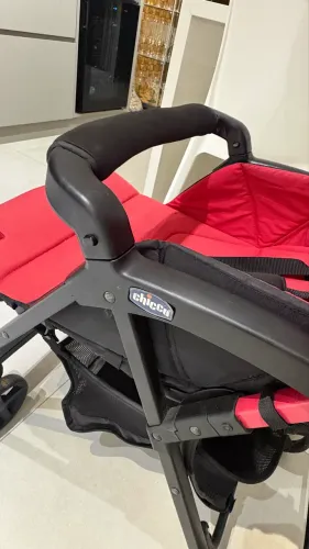 Carrinho de bebê Chicco , fecho com uma mão ! Super compacto e alta qualidade 