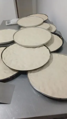 Vende-se massas caseiras pre assadas pra pizza