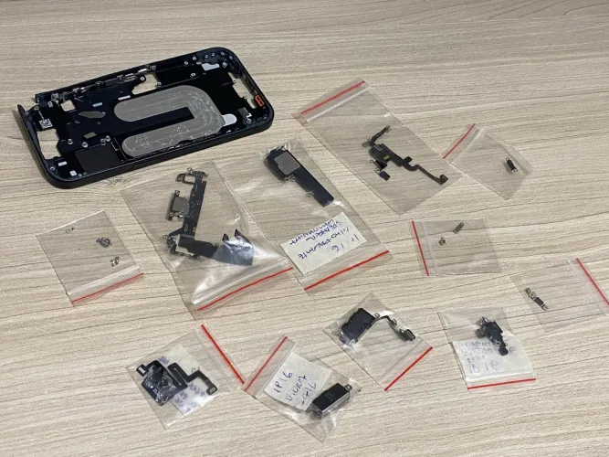 Lote peças iPhone 16 retirada