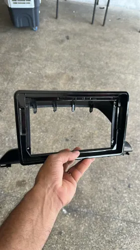 Moldura hb20 9 polegadas  Cor black piano