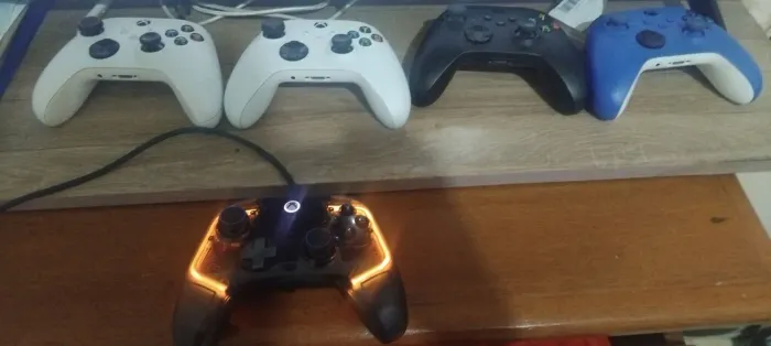 Xbox Series S + 5 controles + HD externo 1 TB