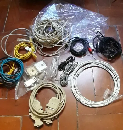 Cabos diversos ( Só vendo tudo junto e só tenho esses