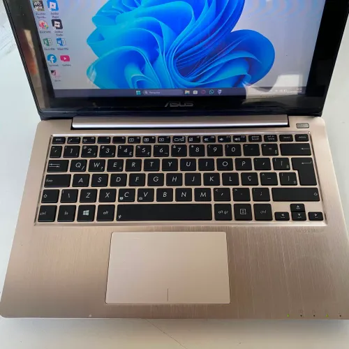 Netebook Asus 202E Intel Core i3 | SSD 120GB | 4GB RAM | Windows 11 Pro | R$ 690