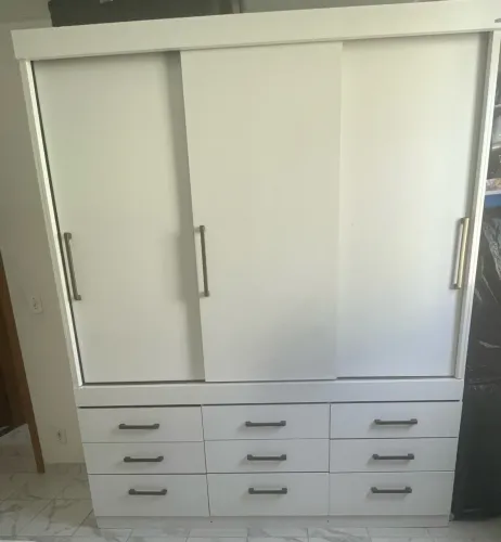 Guarda-Roupa Santos Andirá - 9 Gavetas e 3 Portas - Branco