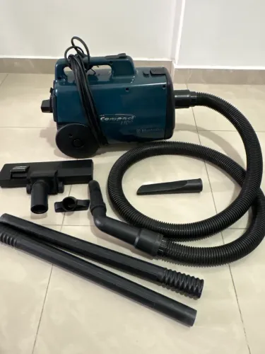 Aspirador de pó Electrolux Supercompact 1100w 110v funcionando