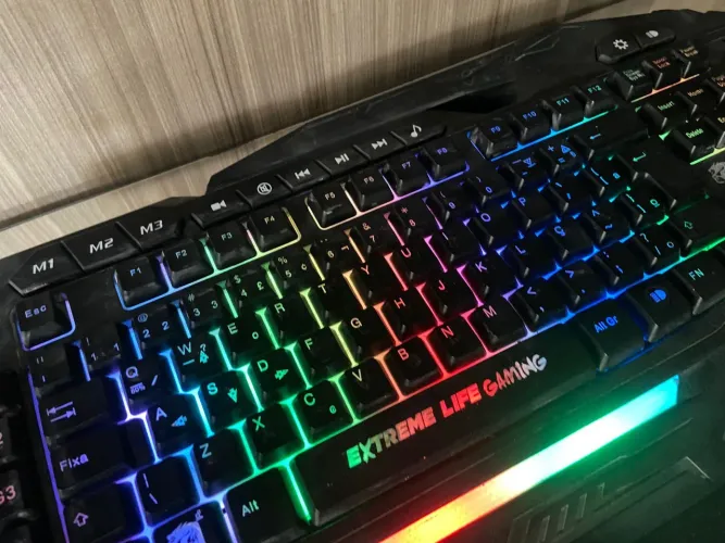 Vendo te lado gamer em usado poucas vezes