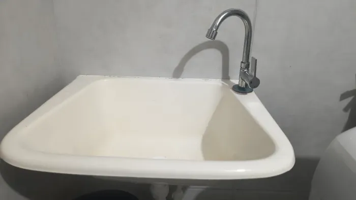 Lavanderia com torneira alta