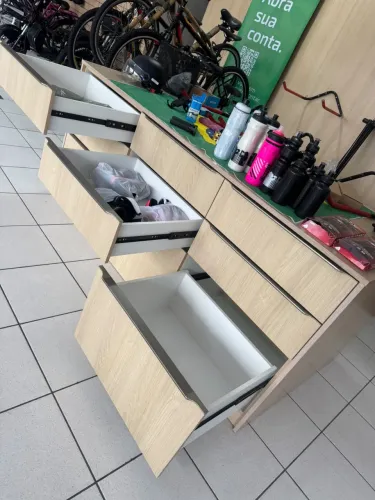 MESA DE LOJA/BALCÃO