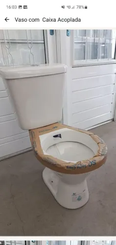 VASO SANITÁRIO COM CAIXA ACOPLADA BRANCO.