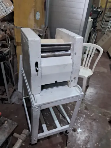 Modeladora de pão pasiani 110V