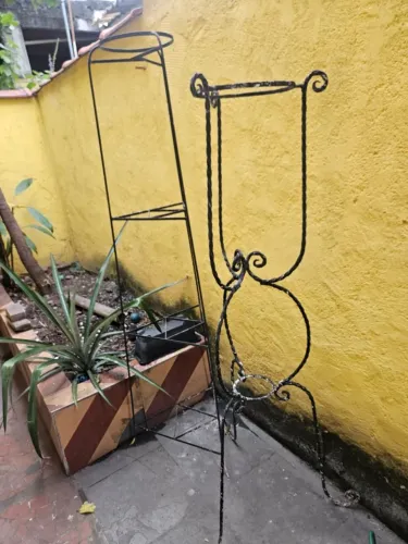 Suporte de Ferro para Vasos de Plantas