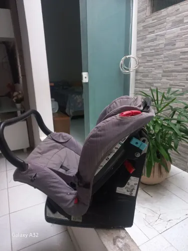 Cadeirinha para carro. 