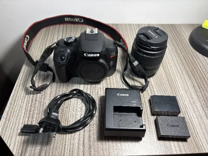 Canon EOS Rebel T100 + Lente 18-55mm III + 2 Baterias Originais