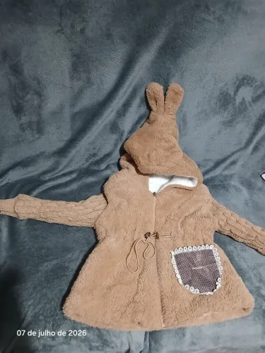 Jaqueta peluciada cor caramelo Tam. 2/3 anos importada