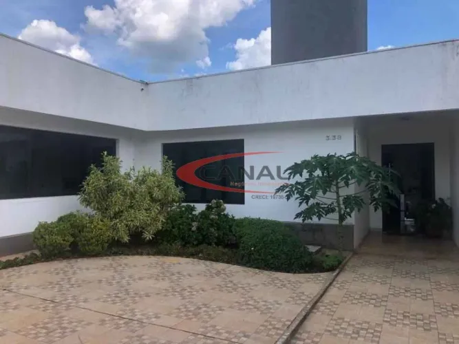 Casa térrea ampla, excelente para clinica, casa de repouso, escritório, etc.