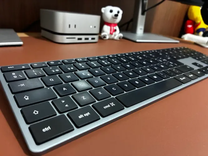 Teclado Satechi Slim X3 Bluetooth Backlit Keyboard para Mac