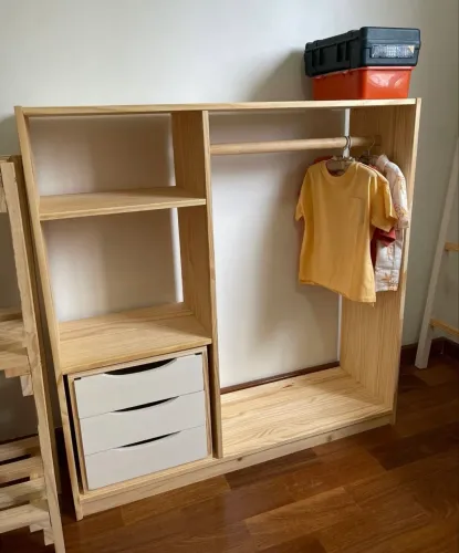 Guarda roupa infantil em madeira