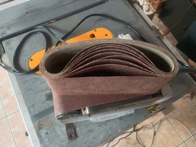 Lixadeira de cinta Makita 9400.