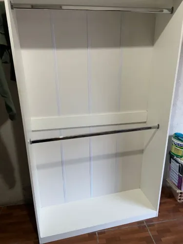 "ÚLTIMA OPORTUNIDADE! Armário Branco 2 Varões - Aproveite o Estoque Limitado!" ?