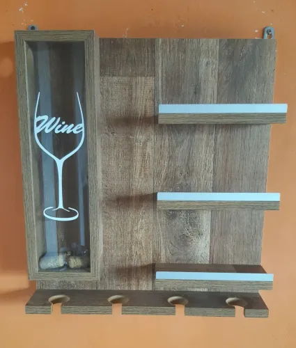 ADEGA DE PAREDE PARA VINHOS E DECORAÇÃO