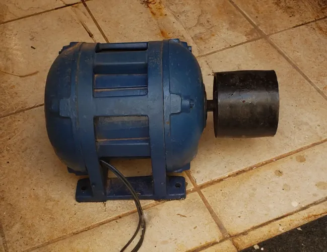Motor trifásico 3CV baixa rotação com rolamentos e enrolamento novos.