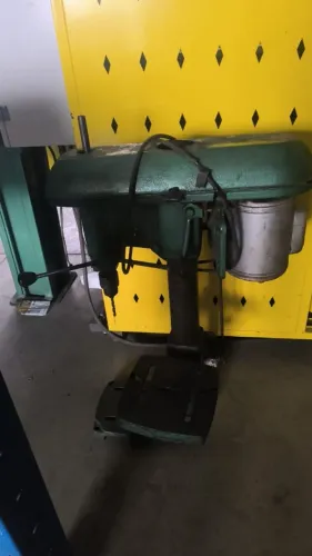 Furadeira de bancada nova pra vende