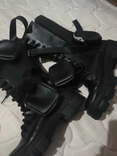 Coturno feminino preto ?