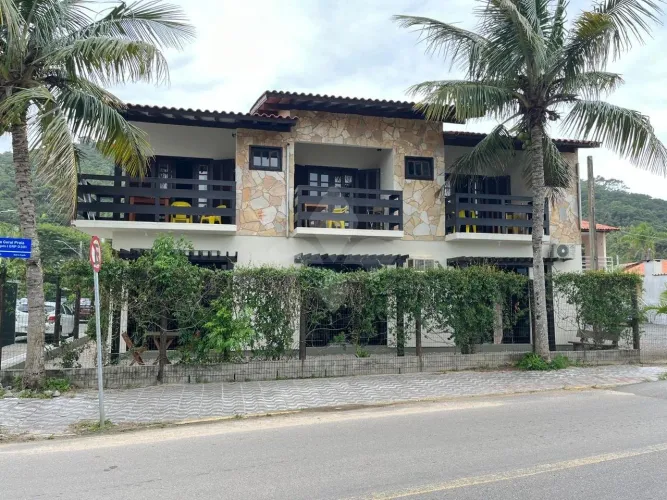 Pousada com casa, 14 dormitórios, Praia da Ferrugem em Garopaba/SC