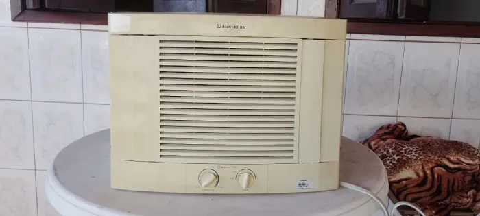Ar condicionado  Eletrolux 7500 BTUs usado