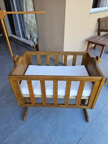 Berço para Bebê em Madeira Maciça com Colchão Tock & Stok