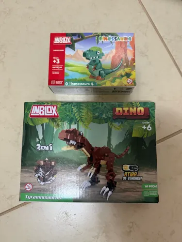 2 brinquedos: blocos de montar de dinossauros da marca Inblox