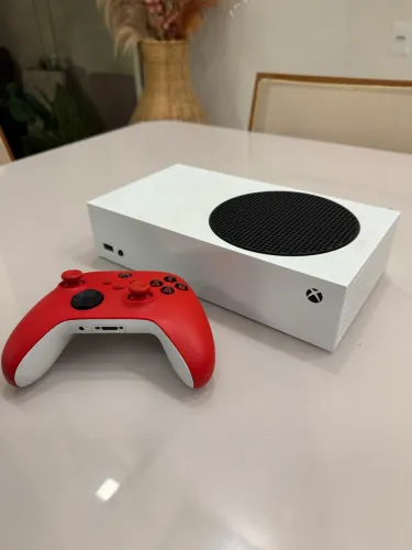 Xbox Series S 512GB - Perfeito Estado e Pronto para Jogar em 4K!