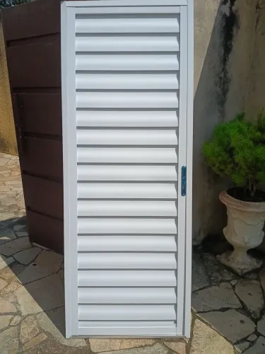 Porta de alumínio branca