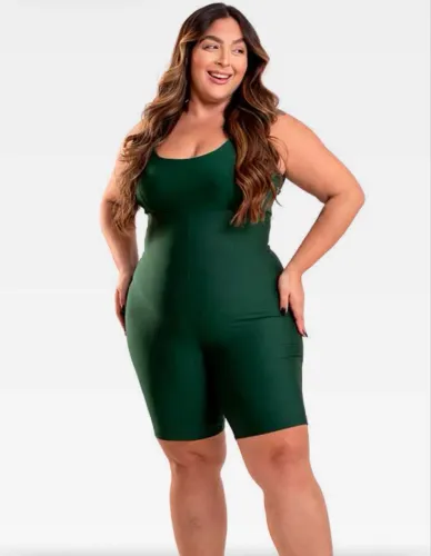 Macaquinho plus size