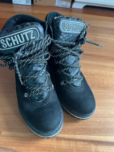 Bota schutz