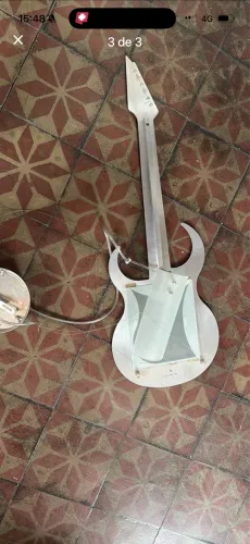Lustre pendente formato de Guitarra