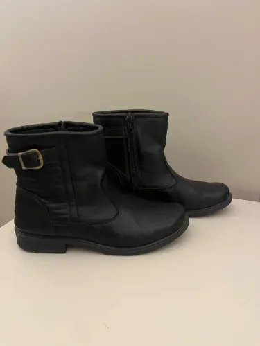 2 Botas Infantil Tamanho 33