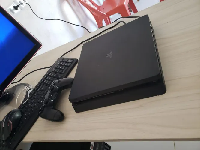 PLAYSTATION 4 SLIM 500GB