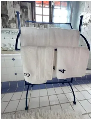 Conjunto de 4 Toalhas Brancas Trousseau Málaga numeradas para banho e 4 Toalhas para rosto