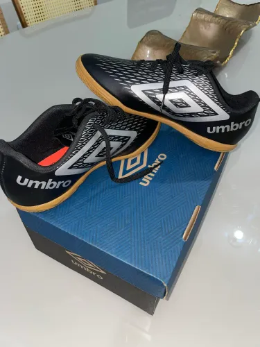 Chuteira Futsal Umbro X-Diamond Jr - Tamanho 35 (NOVA NA CAIXA)