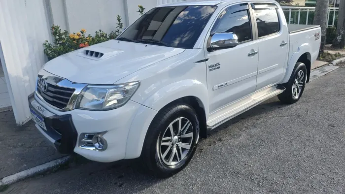 Toyota Hilux CD SRV D4-d 4X4 3.0 TDI Diesel AUT 2013