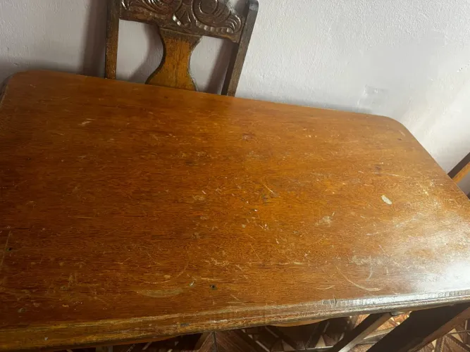 Vende mesa de madeira maciça