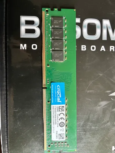 Duas Memórias ram DDR4. 16gb no total