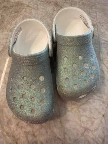 Crocs número 28