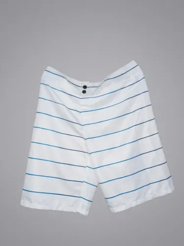 Short branco com listras de usar no dia a dia,nunca usado,T:44