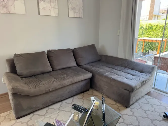 Sofá com chaise