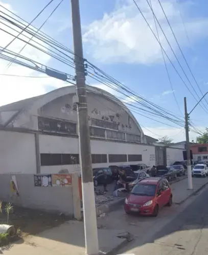 Galpão p/fins comerciais ou industrial com 5.960m². Próximo ao Ponto Cem Réis.